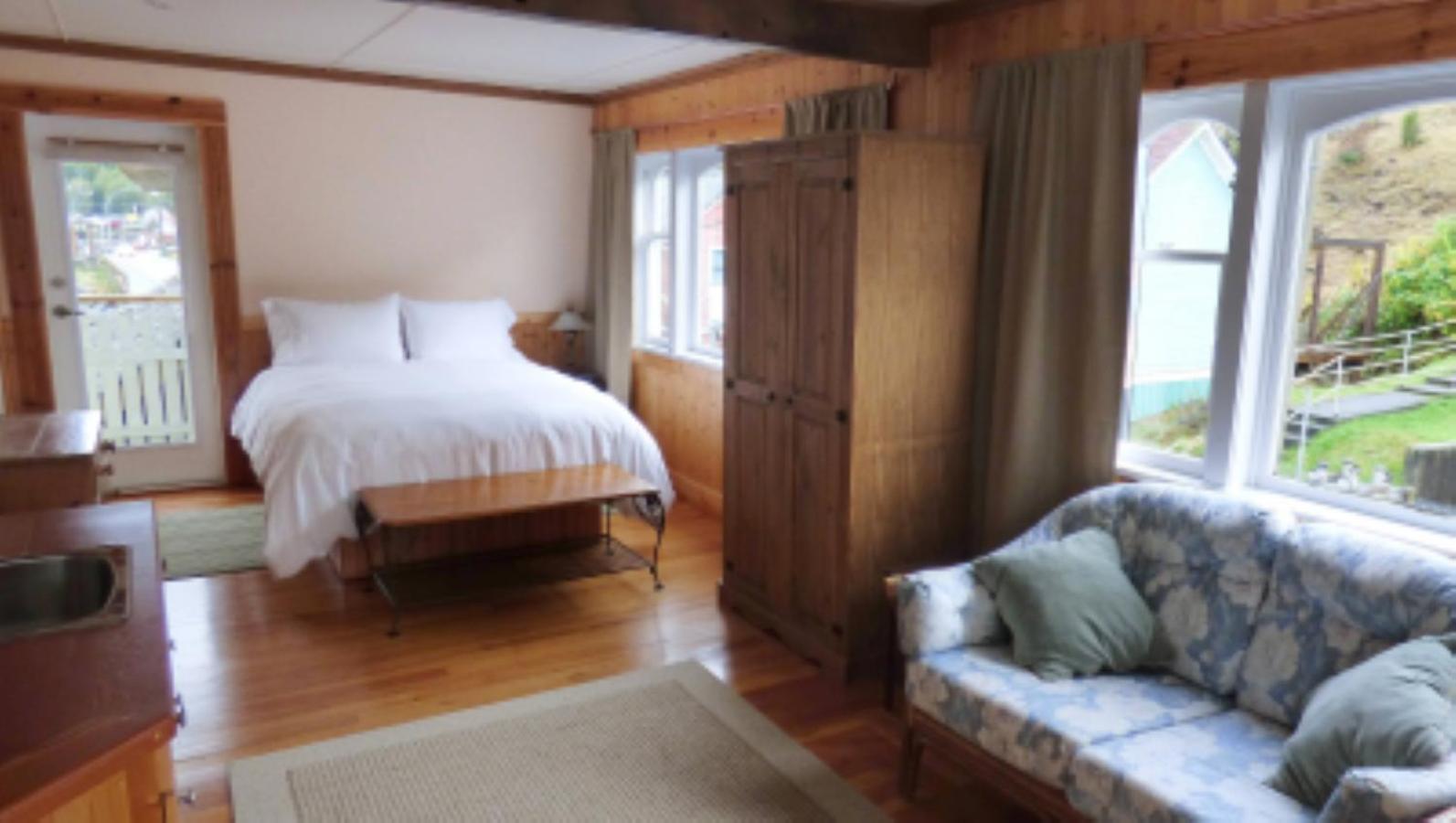 Seine Boat Inn Alert Bay Ngoại thất bức ảnh