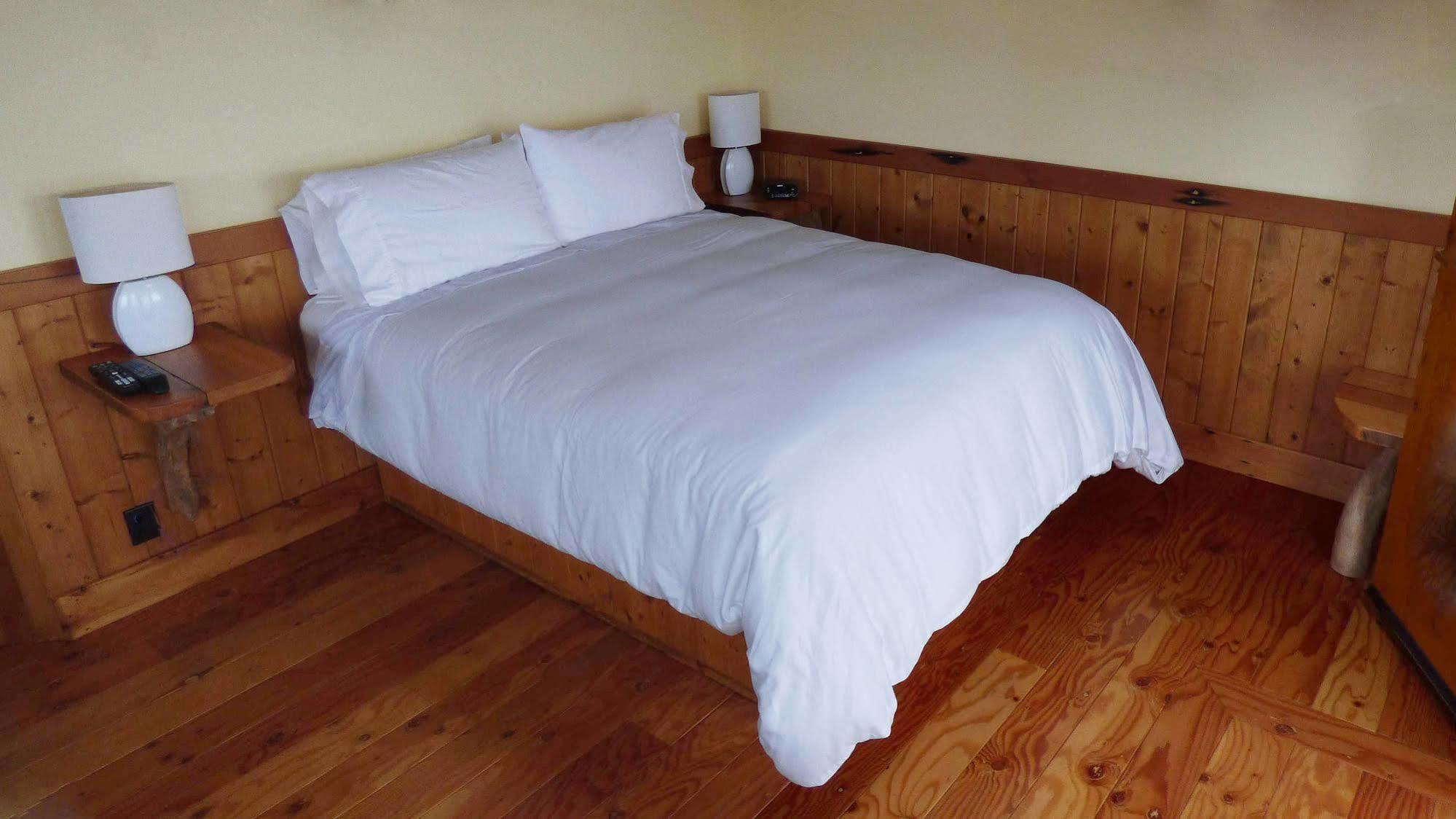 Seine Boat Inn Alert Bay Ngoại thất bức ảnh