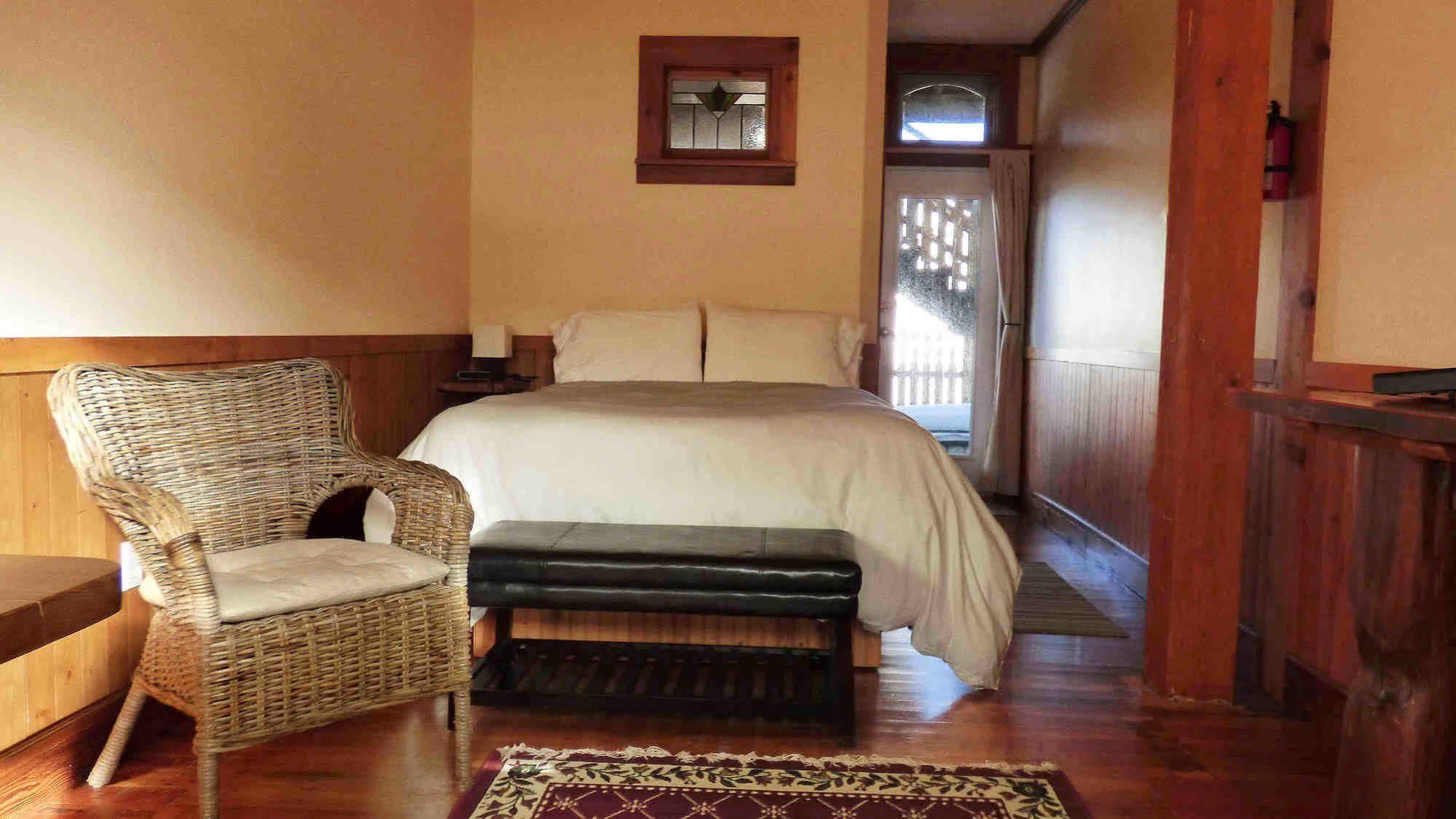 Seine Boat Inn Alert Bay Ngoại thất bức ảnh